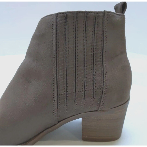 Universal Thread Booties Women's Size 6.5 Western Faux Suede Ankle Boots Taupe - Picture 11 of 11